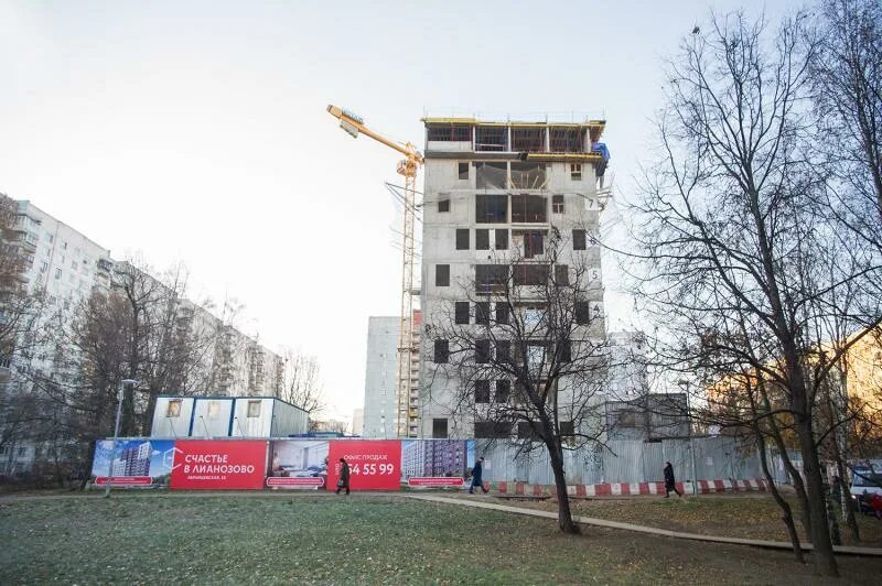 Дом лианозово. ДСК Ларина Лианозово. ЖК Лианозово. Счастье в Лианозово. Здания без окон в Лианозово.