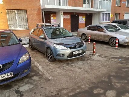 Стукнул машину во дворе