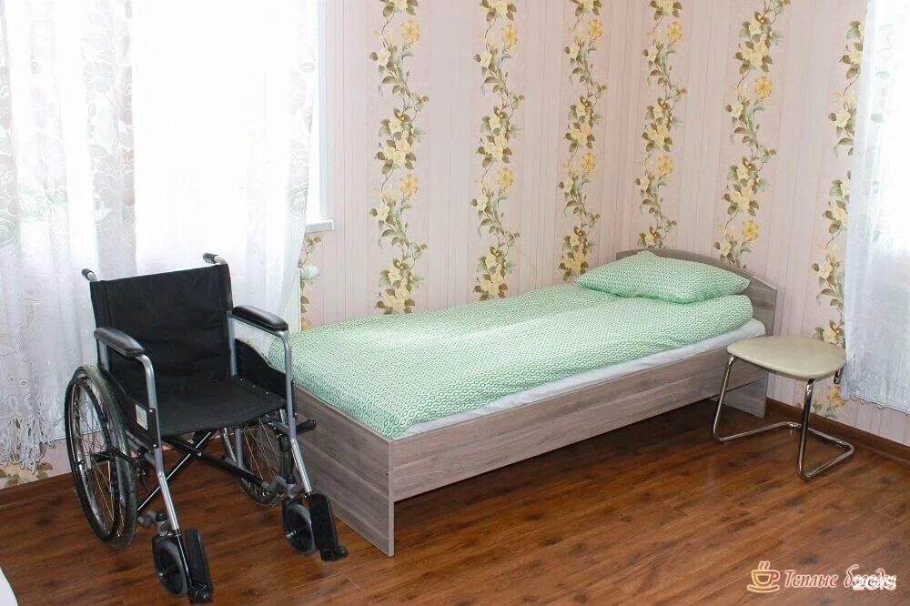 Пансионат в краснодаре для тяжелобольных. Тёплые беседы пансионат москва. пансионат для лежачих. пансионат для инвалидов. комната в пансионате для престарелых с раскладушками.