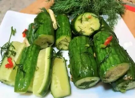 Быстрые огурцы с чесноком и зеленью