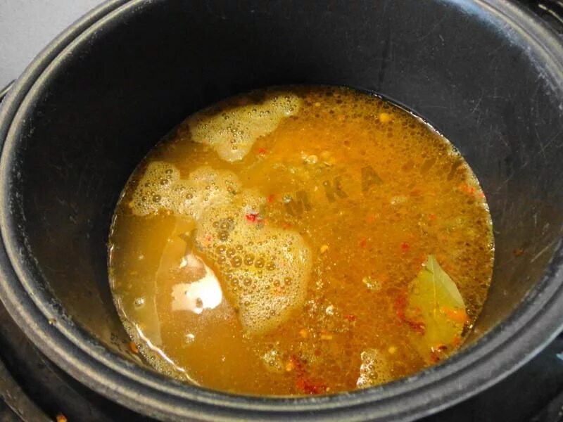 Постный суп в мультиварке. Суп с машем. Гороховый суп фото. Гороховый суп с копченостями и гренками. Постный суп в мультиварке.