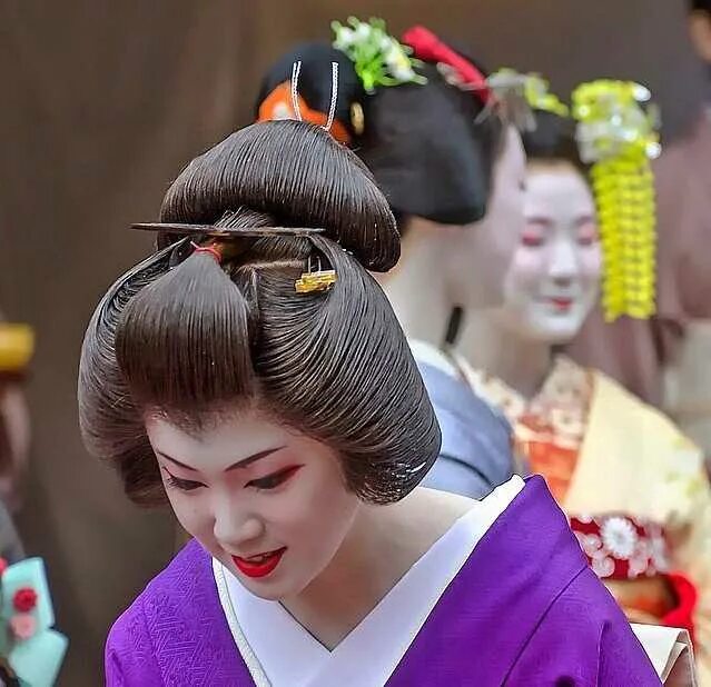 Прическа в японском стиле женская. Китайские женские прически. Традиционные японские прически. Японская симада. Как сделать японскую прическу.