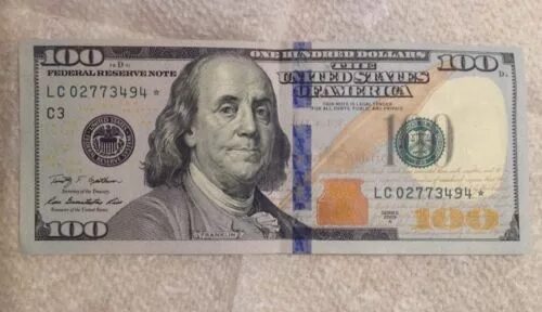 Как выглядит 100 долларов нового образца. Купюра 100 долларов сша. купюра 100 долларов сша нового образца. новые 100 долларовые купюры. новая 100 долларовая купюра фото.