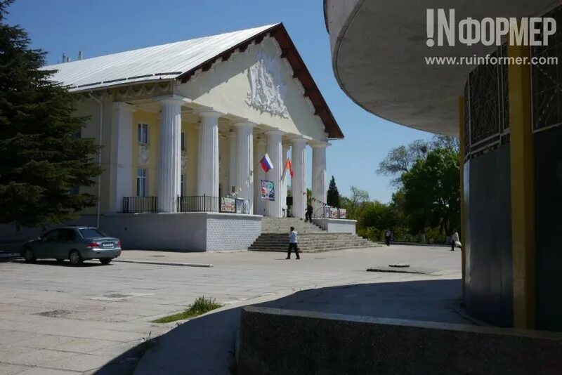 Сквер Корабел Севастополь. Фонтан сквер корабела бутомы Севастополь. Проходная завода Орджоникидзе Севастополь. Завод бутомы Керчь.