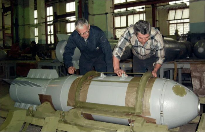 Одаб 9000 объемно детонирующая. Авиационная бомба одаб-500. одаб-500п калибр. одаб-500пмв. бомба объемного взрыва одаб-500.