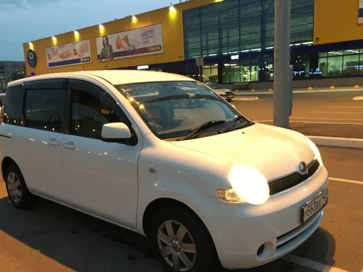 Тойота сиента купить во владивостоке. Тойота Сиента 2004. Toyota Sienta 1.5 at 2004. Тойота Сиента 2004г. Тойота Сиента белая.