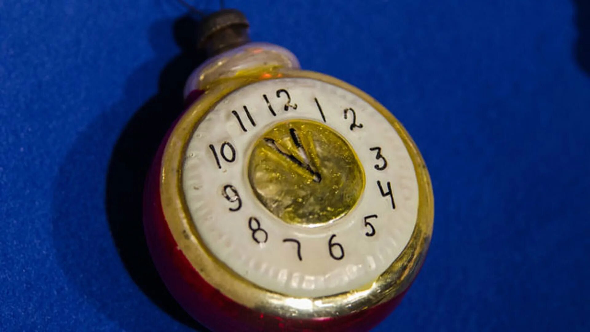 Новогодняя игрушка часы. Советские игрушки часы. Игрушечные часы ссср. Игрушечные часы. Часики ссср игрушечные детские.