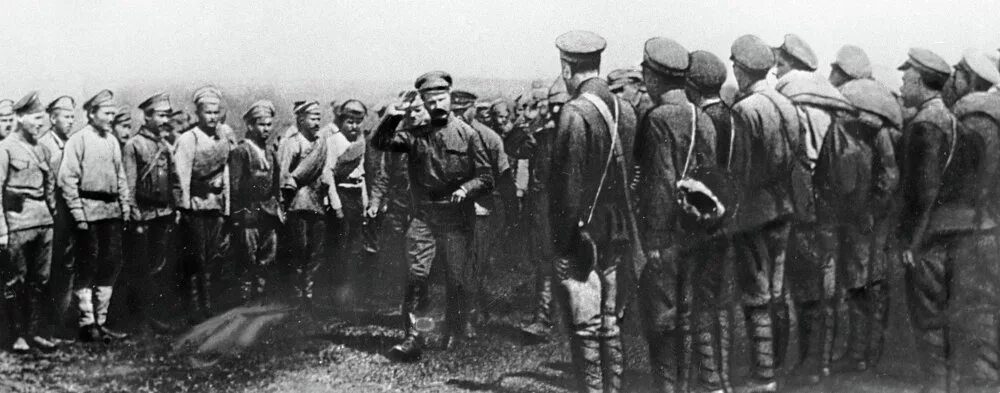 Командующий восточным фронтом 1919. Фрунзе михаил васильевич на фронте. армия фрунзе в гражданской войне. фрунзе фронт в гражданской войне. фрунзе на фронте 1919.