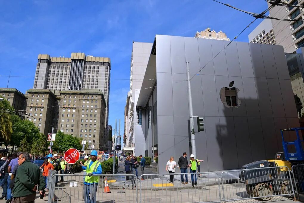 Apple future воронеж. Apple future воронеж. Apple в будущем. Город будущего воронеж. Студия визарт анимейшн воронеж.