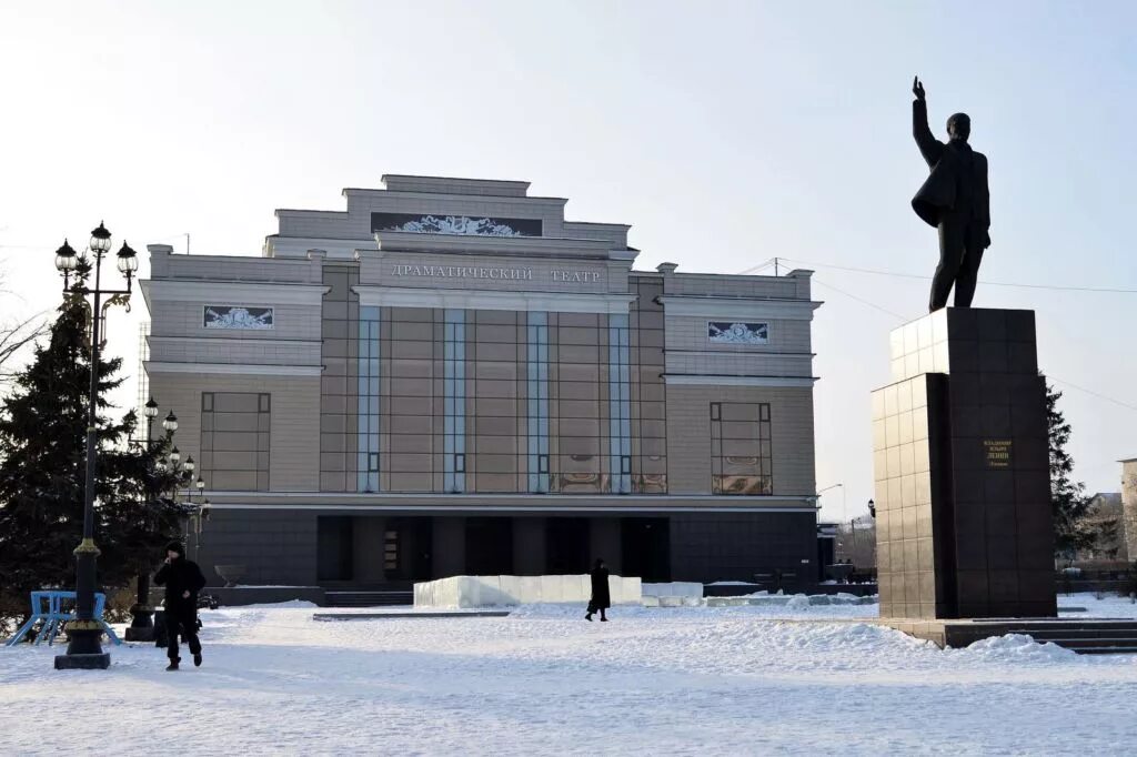 Драм театр ленина. Драмтеатр орск. орский государственный драматический театр имени а. с. пушкина орск. комсомольская площадь орск драмтеатр. орск театр пушкина.
