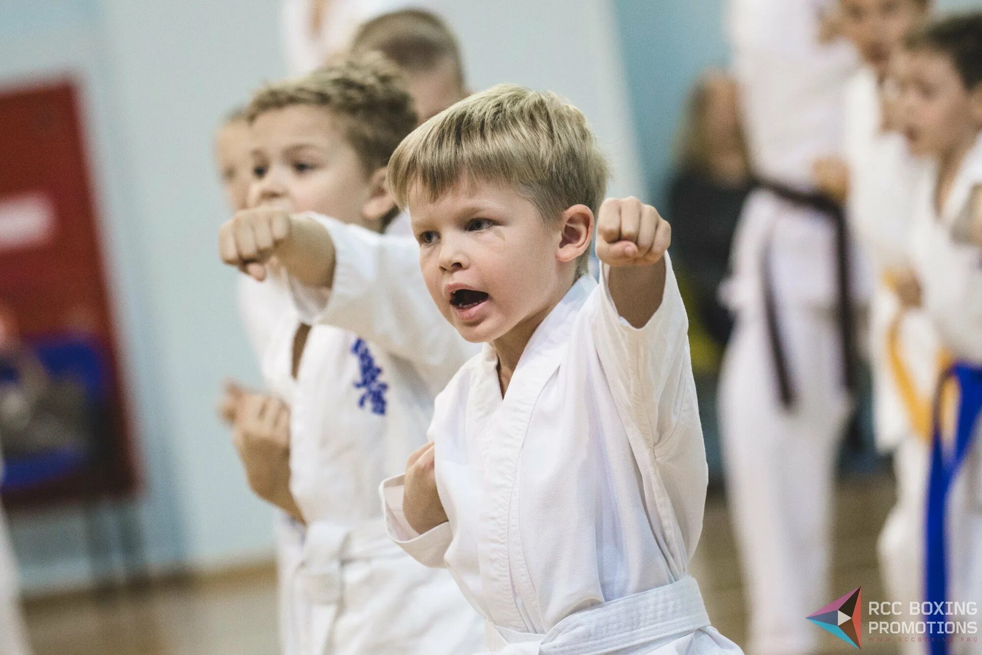 Занятия по карате. Занятия по карате. Каратэ дети. Занятия по карате. Taekwondo дети.