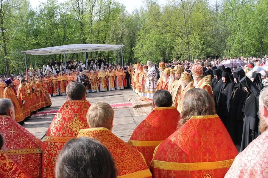 собор бутовских новомучеников. церковь полигон бутово. бутовский полигон служба. мероприятие на бутовском полигоне. бутовский полигон алексий патриарх.