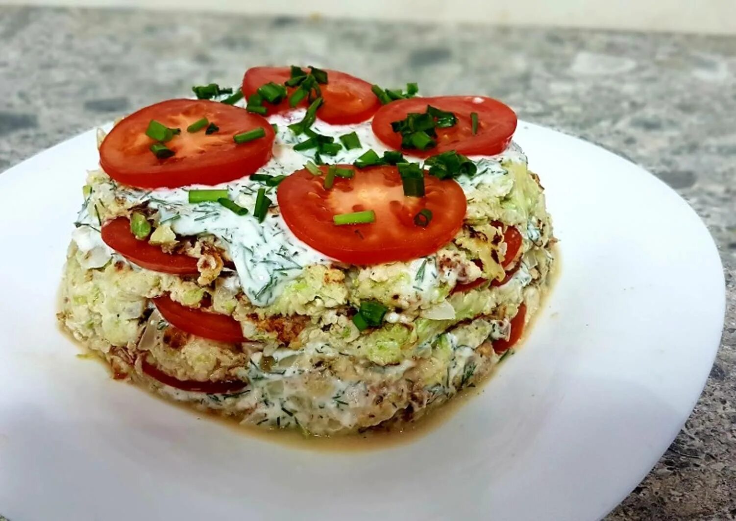 Куриный закусочный торт. Кабачковый торт. кабачковый торт с курицей. торт из куриного филе. торт из куриной грудки.