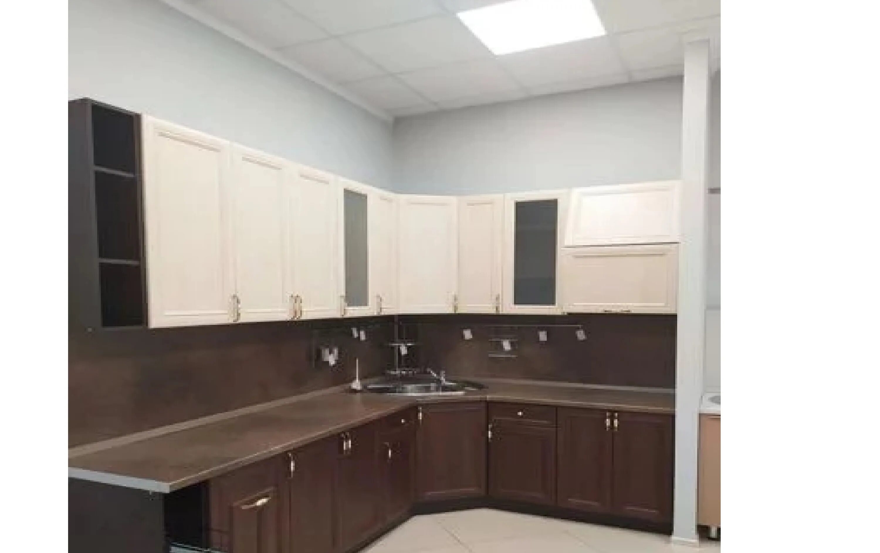 Кухни фабрика линда. Кухонные гарнитуры мдф крашенный. Мебель на бис кухни модульные петрозаводск. Кухонный гарнитур выставочный. Выставочный образец угловая.