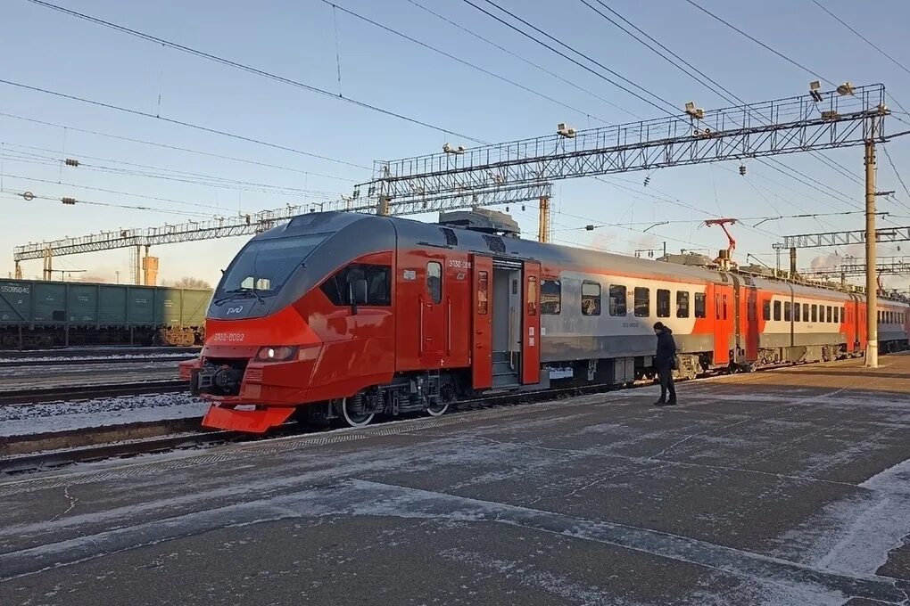 Новая электричка Оренбург Орск. Ласточка Оренбург Орск электричка. Ласточка Орск Оренбург. Ласточка Орск Оренбург новая электричка.