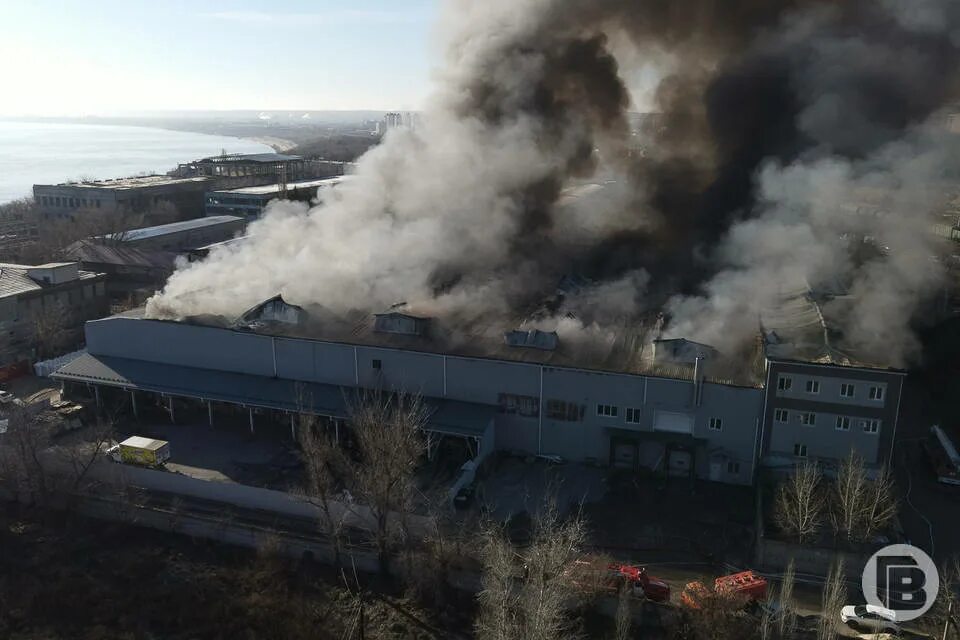 Волгоградское чп. Пожар в Волгограде сейчас. Пожар Самарская Волгоград. Пожар на воде.