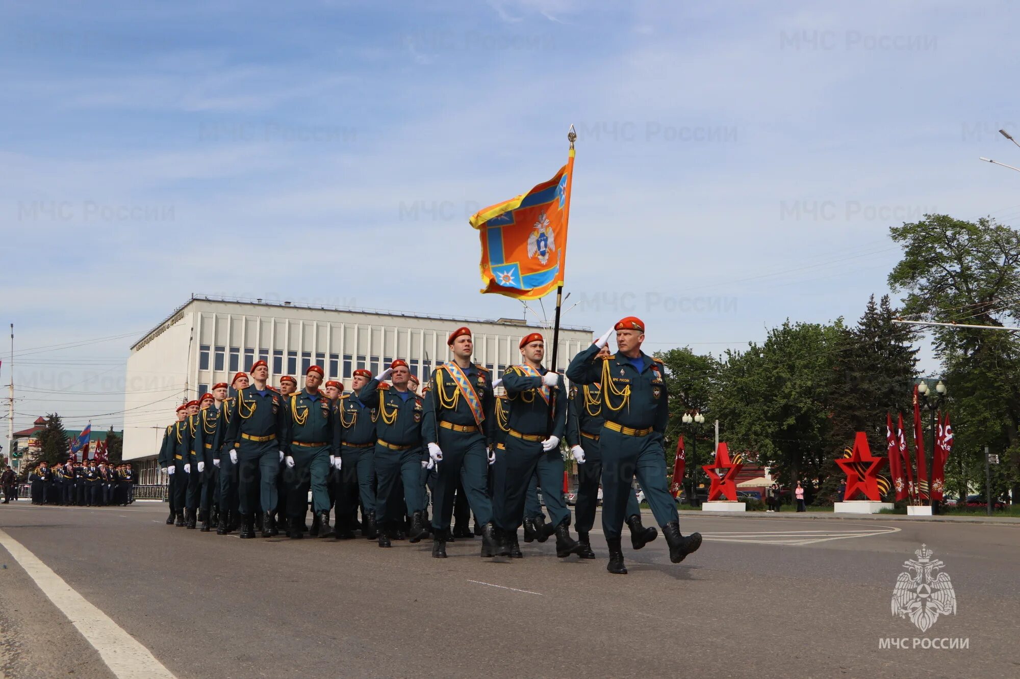 Россия 1 5 мая. Парад 9 мая в Тамбове. День Победы парад. 9 Мая парад Победы. МЧС на параде Победы.