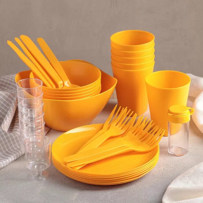 Одноразовая посуда. Пластик посуда. Пластиковая посуда красивая. Пластиковая посуда. Набор одноразовой посуды.