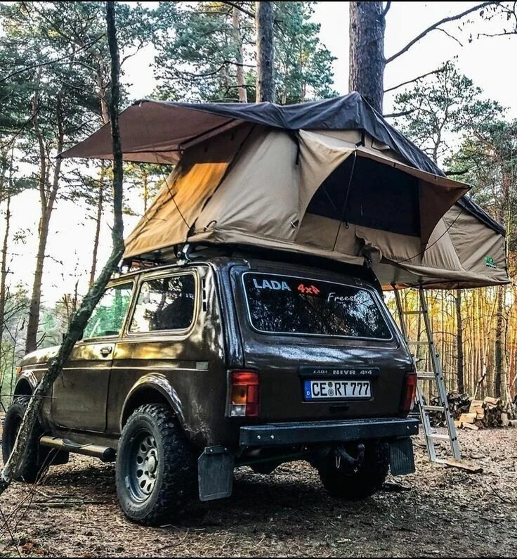 Russian camping. Нива 4х4 кемпинг. Палатка на крышу Нивы 2121. Нива 5д для кемпинга.