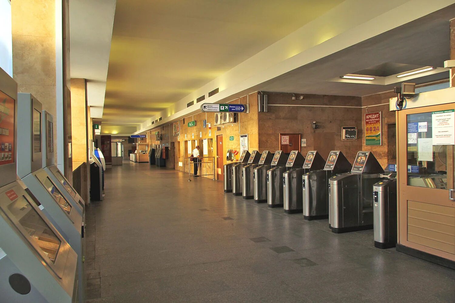 Станция метро кассы. Мурино станция метро девяткино. Метро купчино выход на витебский проспект. Вестибюль метро купчино. Купчино касса.