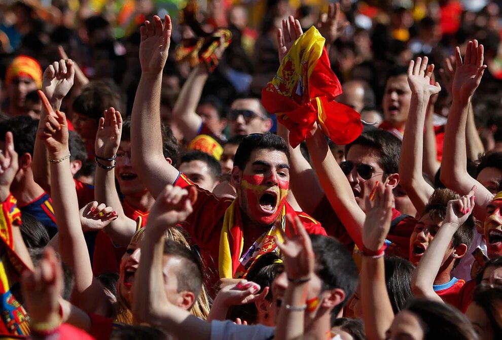 Спортивные болельщики. Футбольные болельщики. Футбольные фанаты. Сайт футбольных фанатов. Фанаты субкультура.