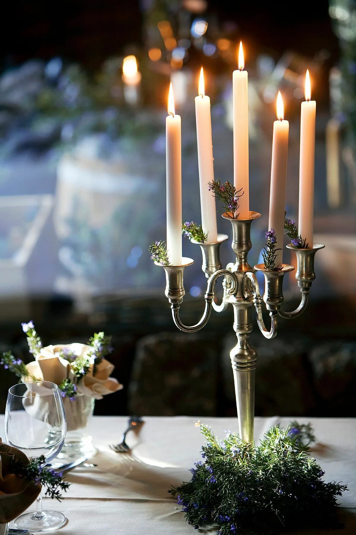 Канделябр со свечами. Канделябр со свечами. Свеча в подсвечнике. Свеча в подсвечнике. Подсвечник.