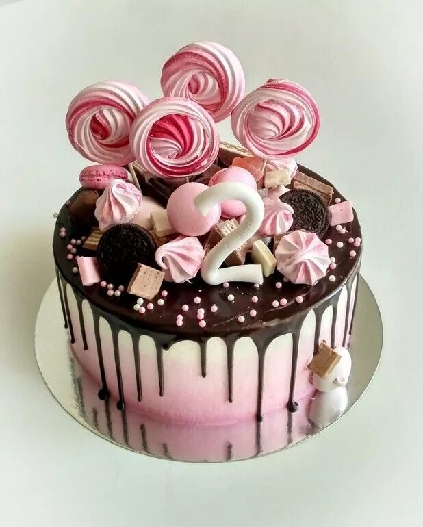 Как украсить торт девушке. Торт девочка. Красивые торты для девочек. Украшение торта для девочки. Украшение торта на день рождения девочке.