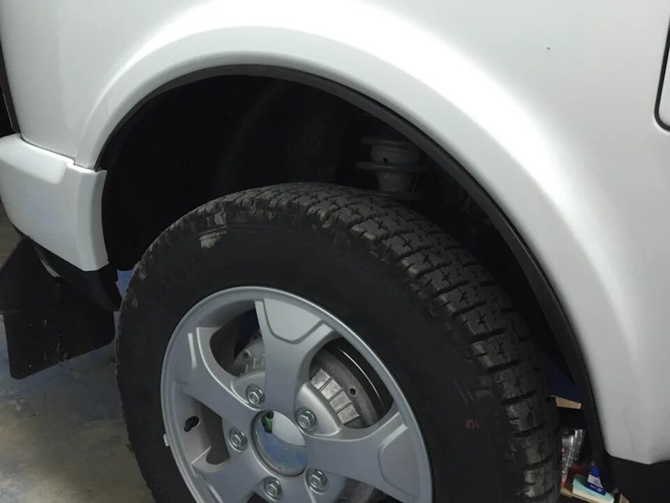 Подкрылки без сверления на ниву 21214. Задние подкрылки на ниву 21214. Задние подкрылки на ниву 21214. Подкрылки нива урбан. Подкрылки урбан.