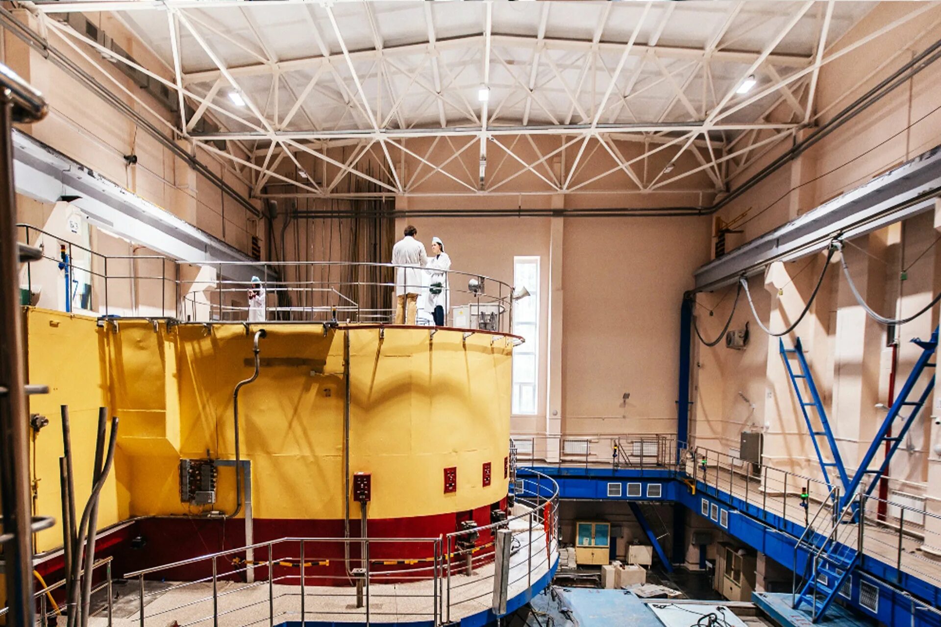 Пик пияф гатчина. Реактор цнии крылова. Hl-2m токамак. Пияф ядерный реактор. Токамак плазма.