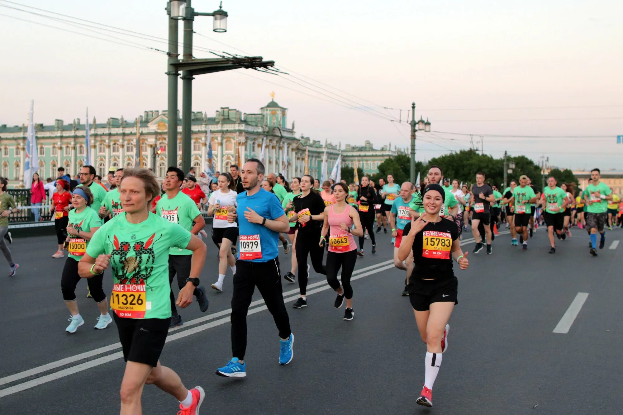 Забег в питере. Марафон в Санкт-Петербурге 2023. Марафон в Питере 2022. Марафон белые ночи 2023 Санкт-Петербург. Марафон белые ночи 2022 в Санкт-Петербурге.