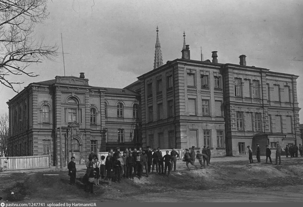 Советская трудовая школа. Вторая Киевская гимназия 19 век. Александровская гимназия Киев. 43 Трудовая школа Киева. Трудовая школа 1920.