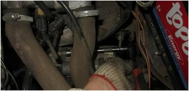 Стартер на приору 16. Втягивающее реле стартера приора 16. Как поменять стартер на приоре. Как поменять стартер на приоре. Стартер приора 16 клапанов.