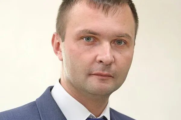 Памятник артёму артемовский. Артемовский городской округ свердловская область. Памятник артемув ртемовском. Артемов свердловская область. Артемов свердловская область.