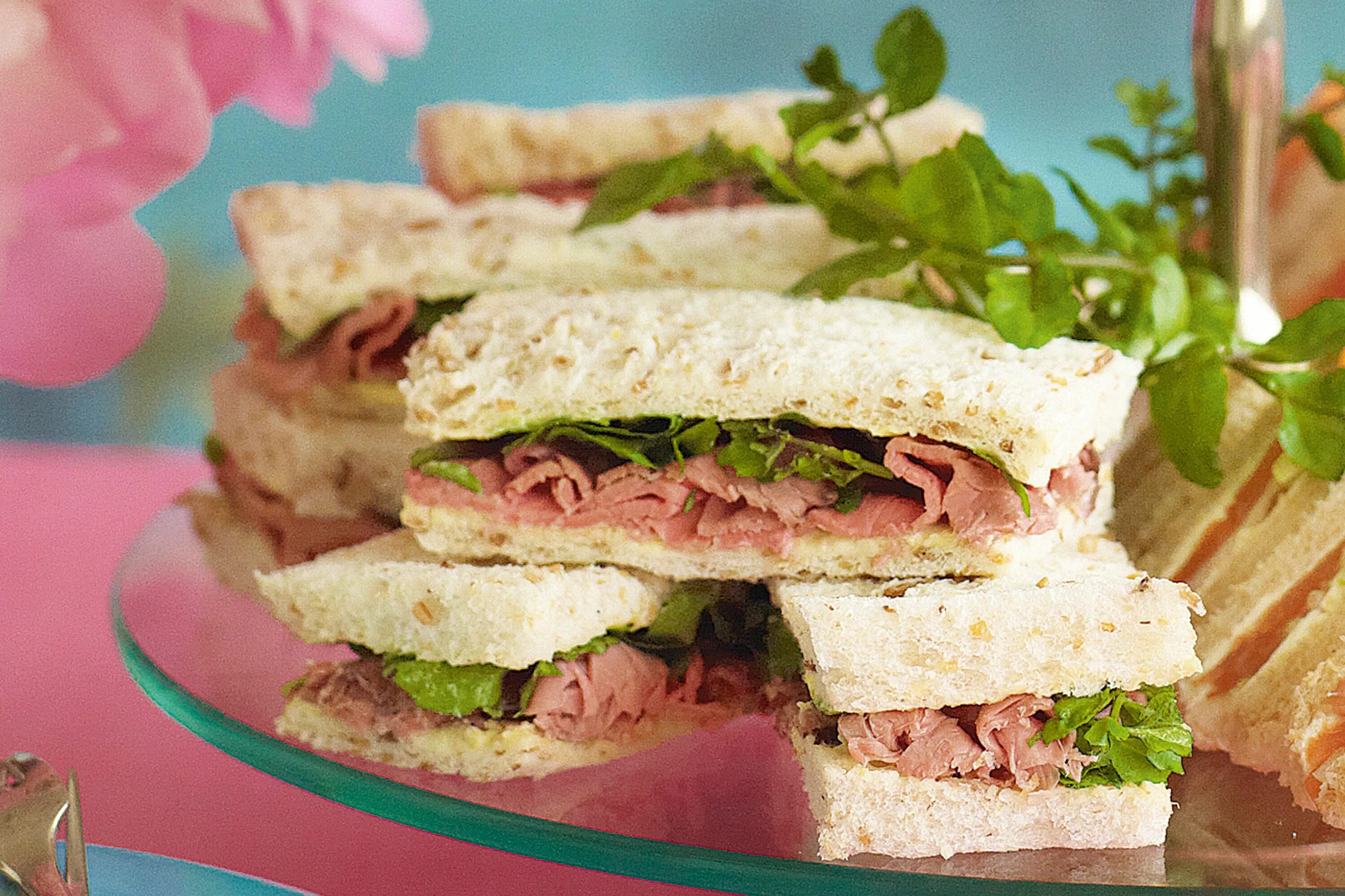 Beef tea. Сэндвич карне-асада. сэндвич хаял. сэндвич с водяным крессом. tea sandwiches idea.