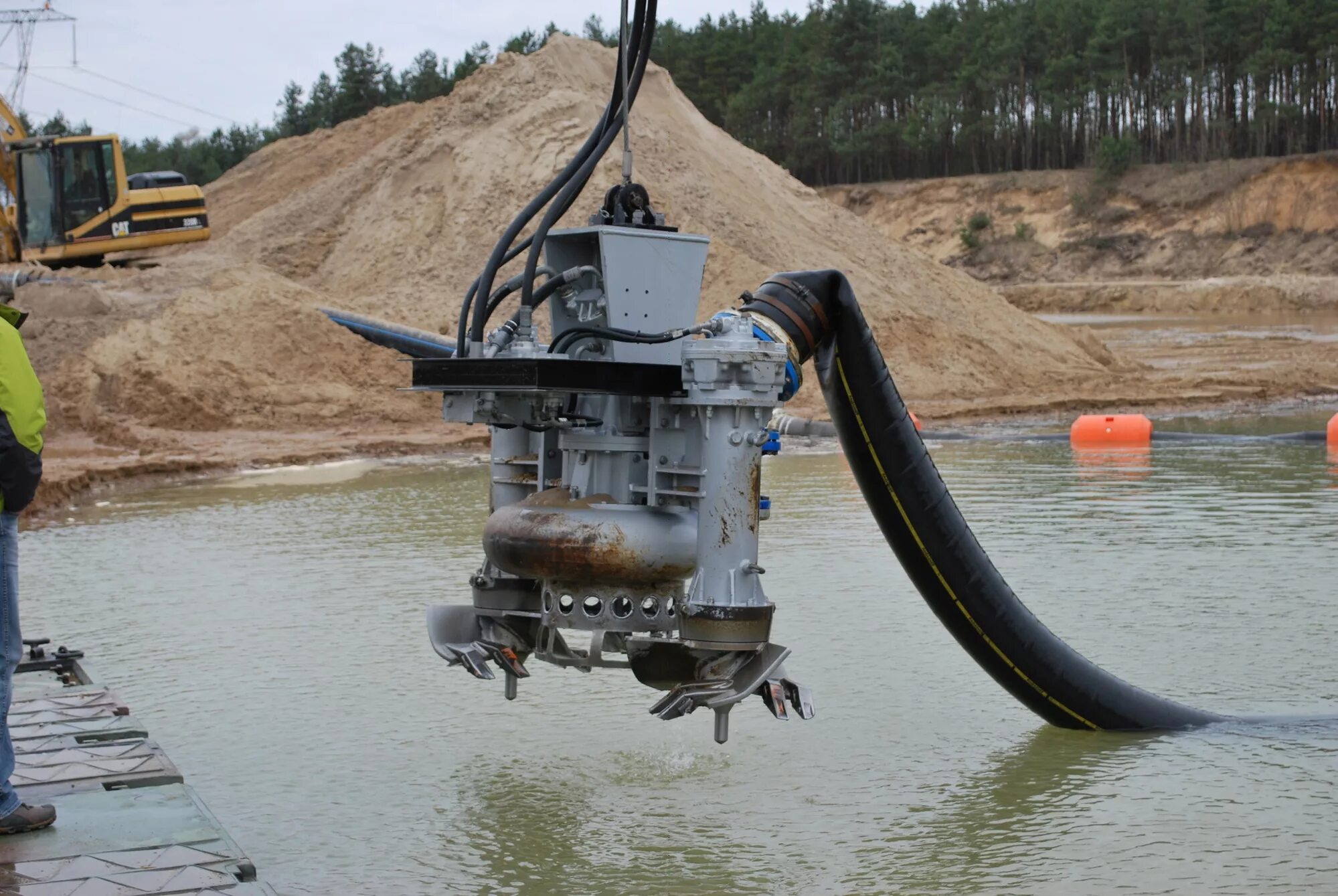 Добыча промышленной воды. Гидромонитор ГМ-300. Драгфлоу земснаряд. Земснаряд Гидронамыв. Dragflow 400.