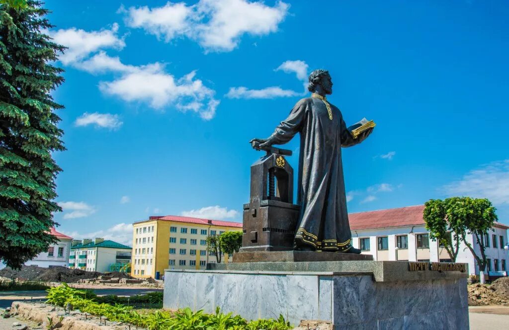 Петр мстиславец фото Памятник Петру Мстиславцу в Мстиславле