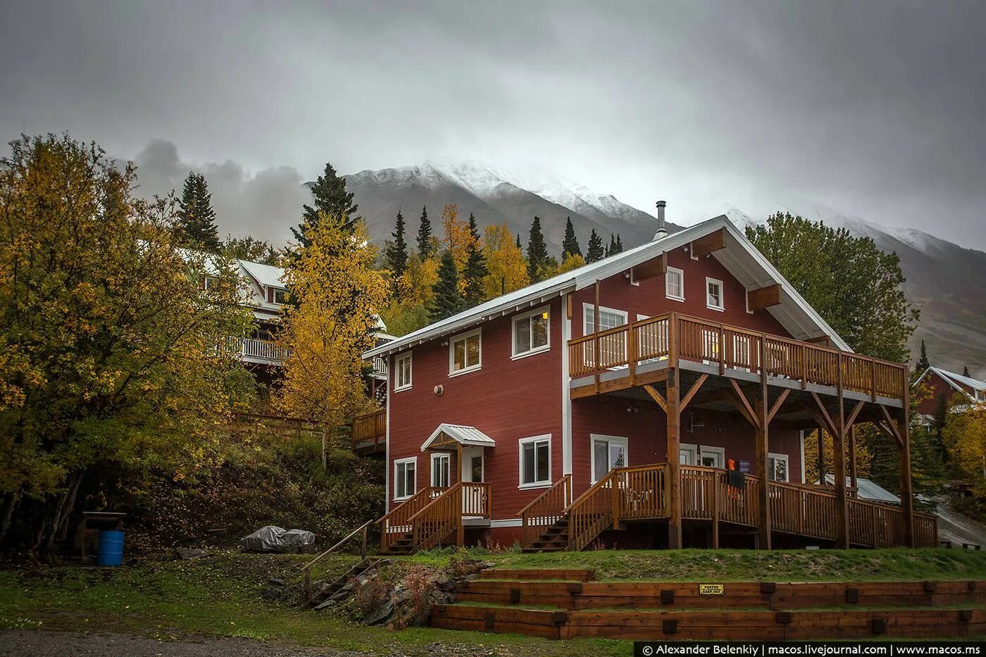 Аляска поселения. Дом в Джуно Аляска. Штат Аляска. Джуно США город. Джуно Аляска фото.