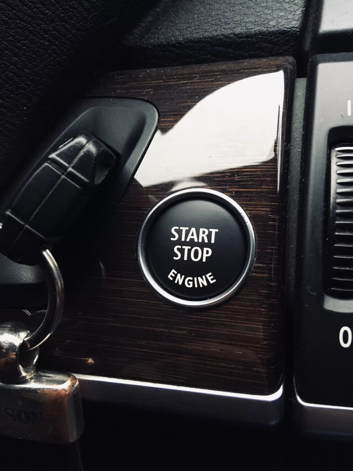 Bmw x5 кнопки. Кнопка старт стоп bmw. бмв 5 старт стоп. кнопка старт стоп на бмв х7. кнопка старт стоп на bmw x6.