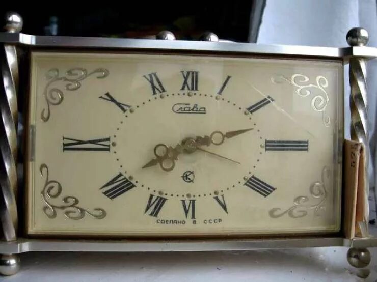 Часы 60 х. Советские настольные часы. Часы 90-х годов настольные. Часы настольные 70х годов. Советские часы будильник.