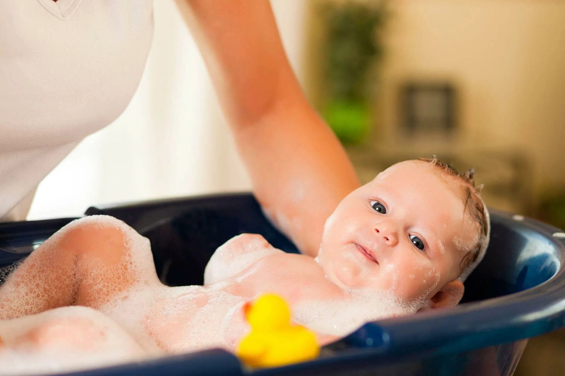Можно ребенка мыть в бане. Гигиена малыша. Гигиена грудного ребенка. Купание малыша. Гигиеническая ванна новорожденного.