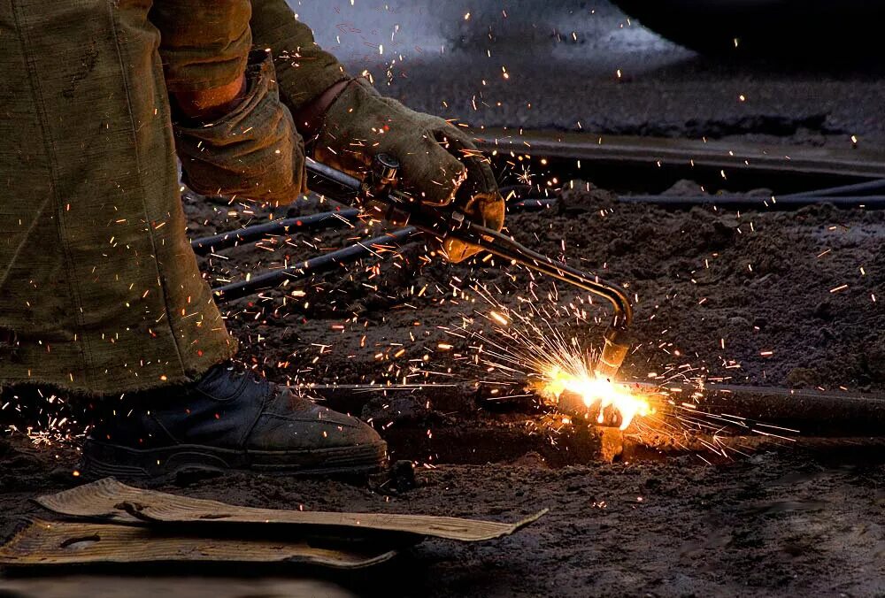 шадринский машиностроительный завод. резчик холодного металла. газорезчики московская область. демонтаж металлоконструкций. екатеринбург газорезчик.