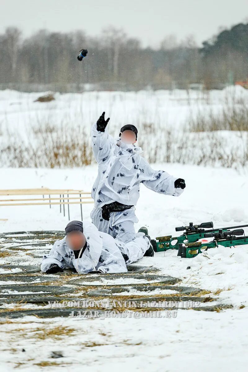 Можно ли стать снайпером. Военный с всс винторезом. Девушка снайпер россии. Спецназ снайпер. Анна михайлец снайперша.