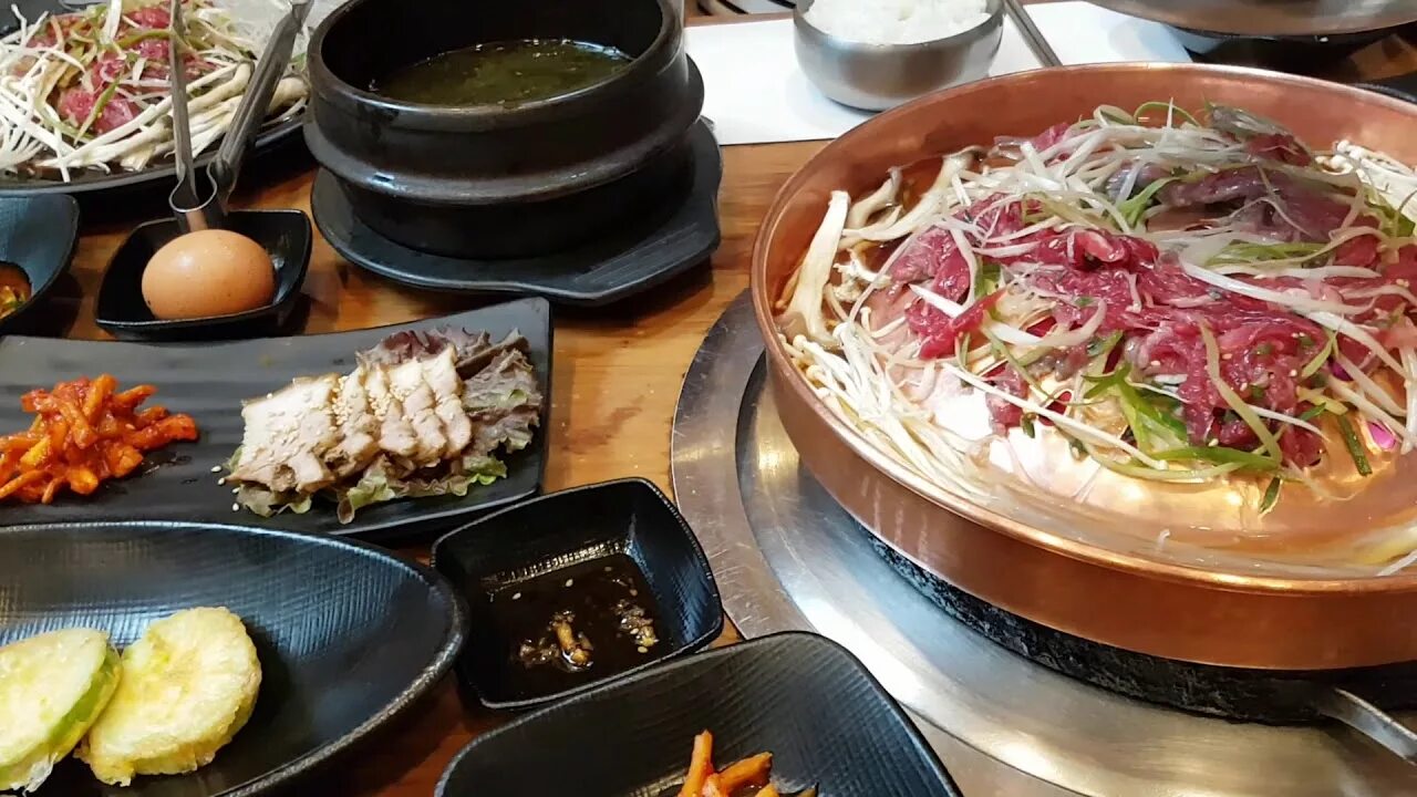 Корейская кухня рязань. Bulgogi (불고기). омук корейская еда. бумажная еда корейская. пулькоги северной кореи.