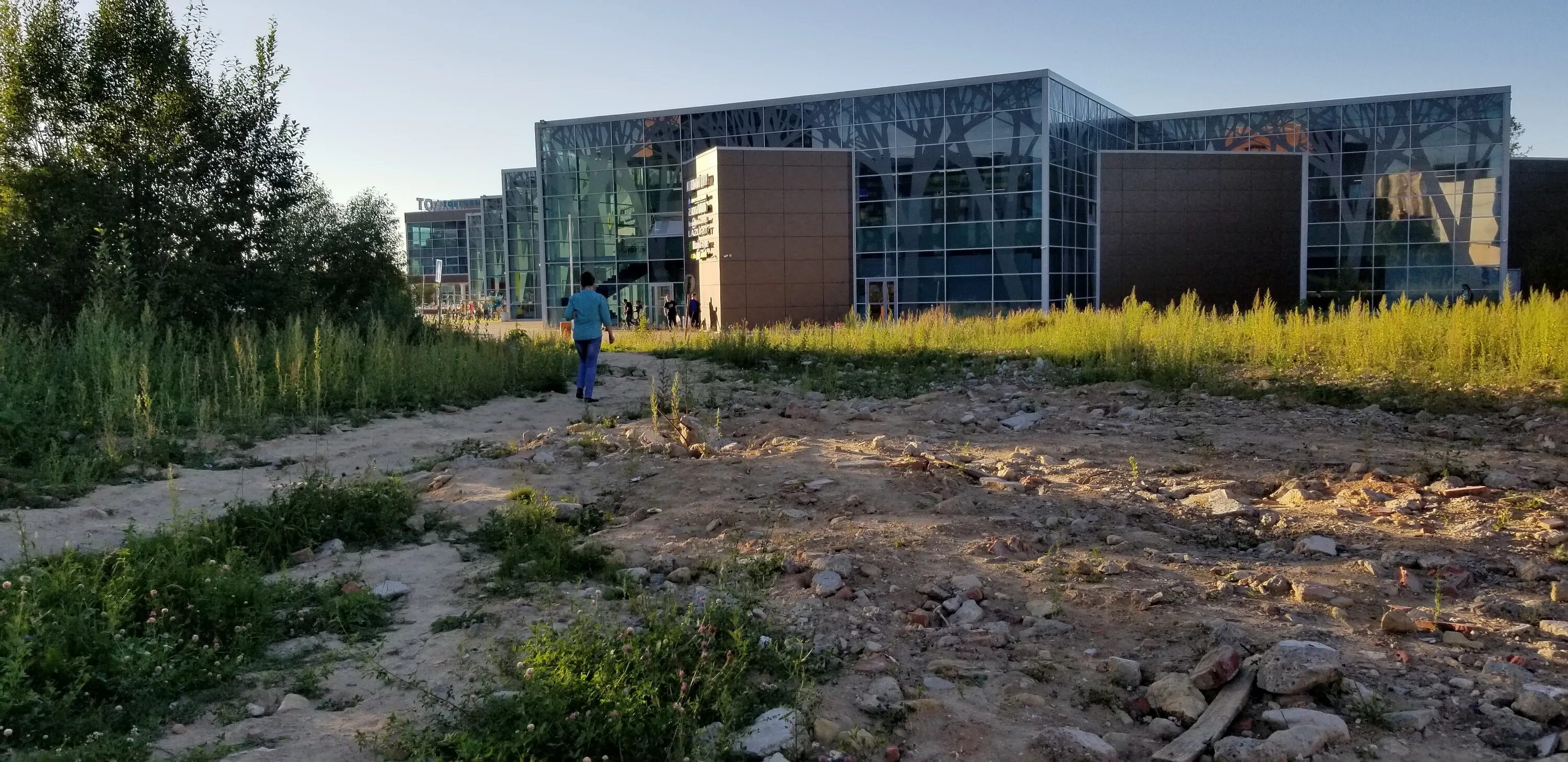 торговый центр пилот в гатчине. трц пилот. пилот скай синема гатчина. пилот аэродром гатчина. пилот аэродром гатчина.