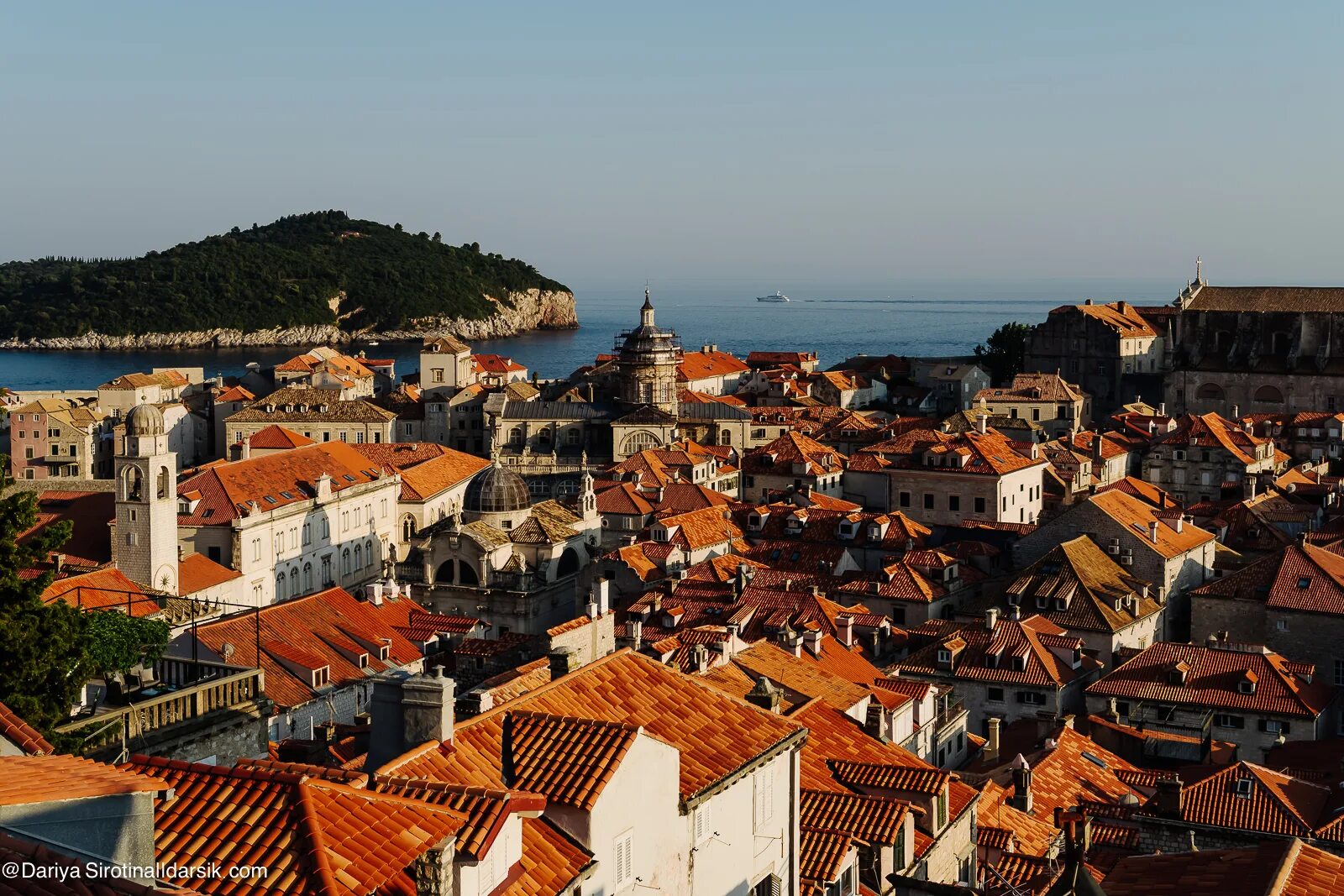 Северная далмация хорватия. Средняя далмация хорватия. Северная далмация хорватия. Далмация слайд. Дубровник город в хорватии.