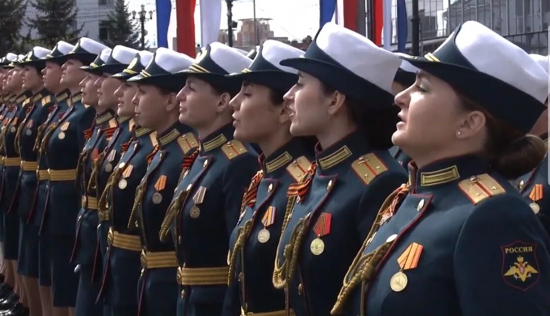 Военные праздники 2024 года. Парад Хабаровск 2021. Парад 9 мая Хабаровск. Женщины на параде Хабаровск. Праздничная Военная форма.