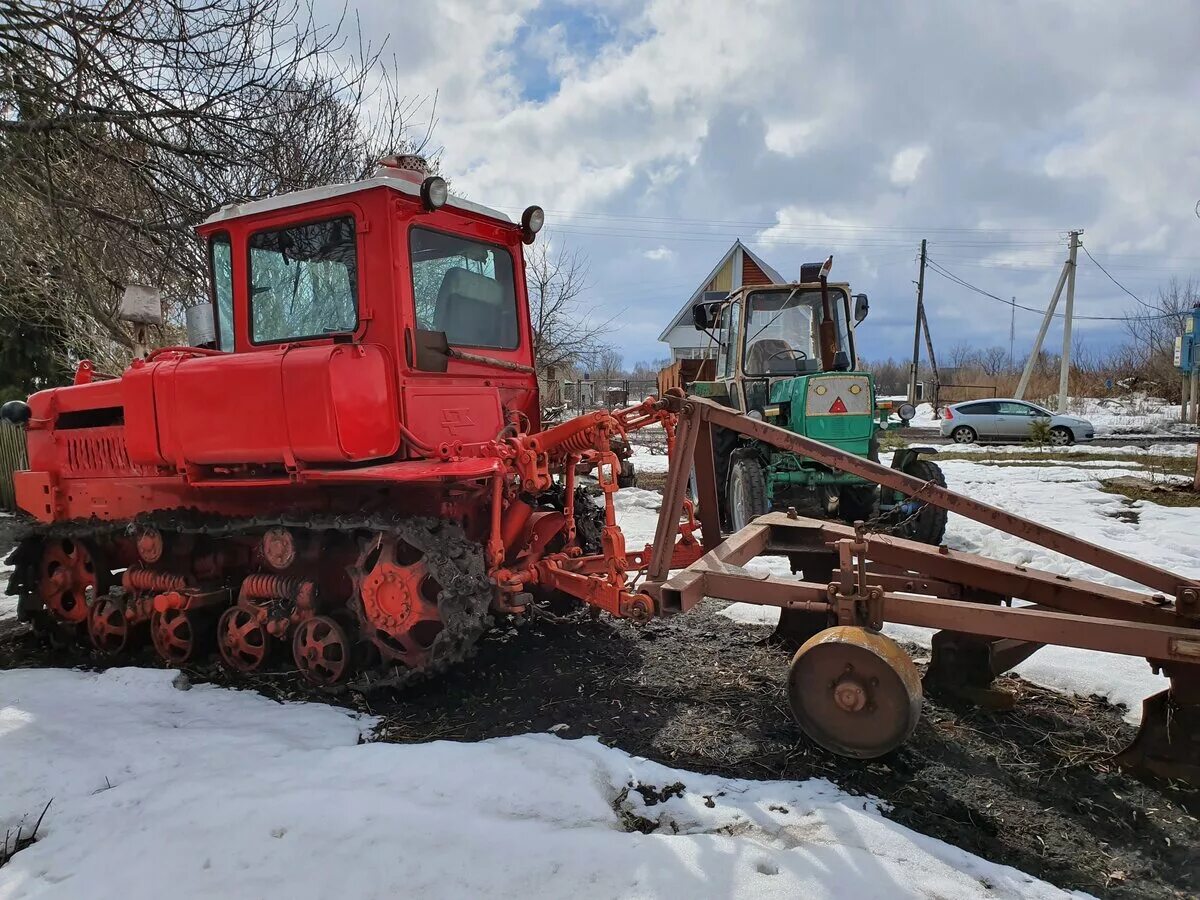 Купим дт россия. ДТ-75 трактор. ДТ-75 трактор гусеничный. ДТ 75 С дискатором. ДТ 75 Б.