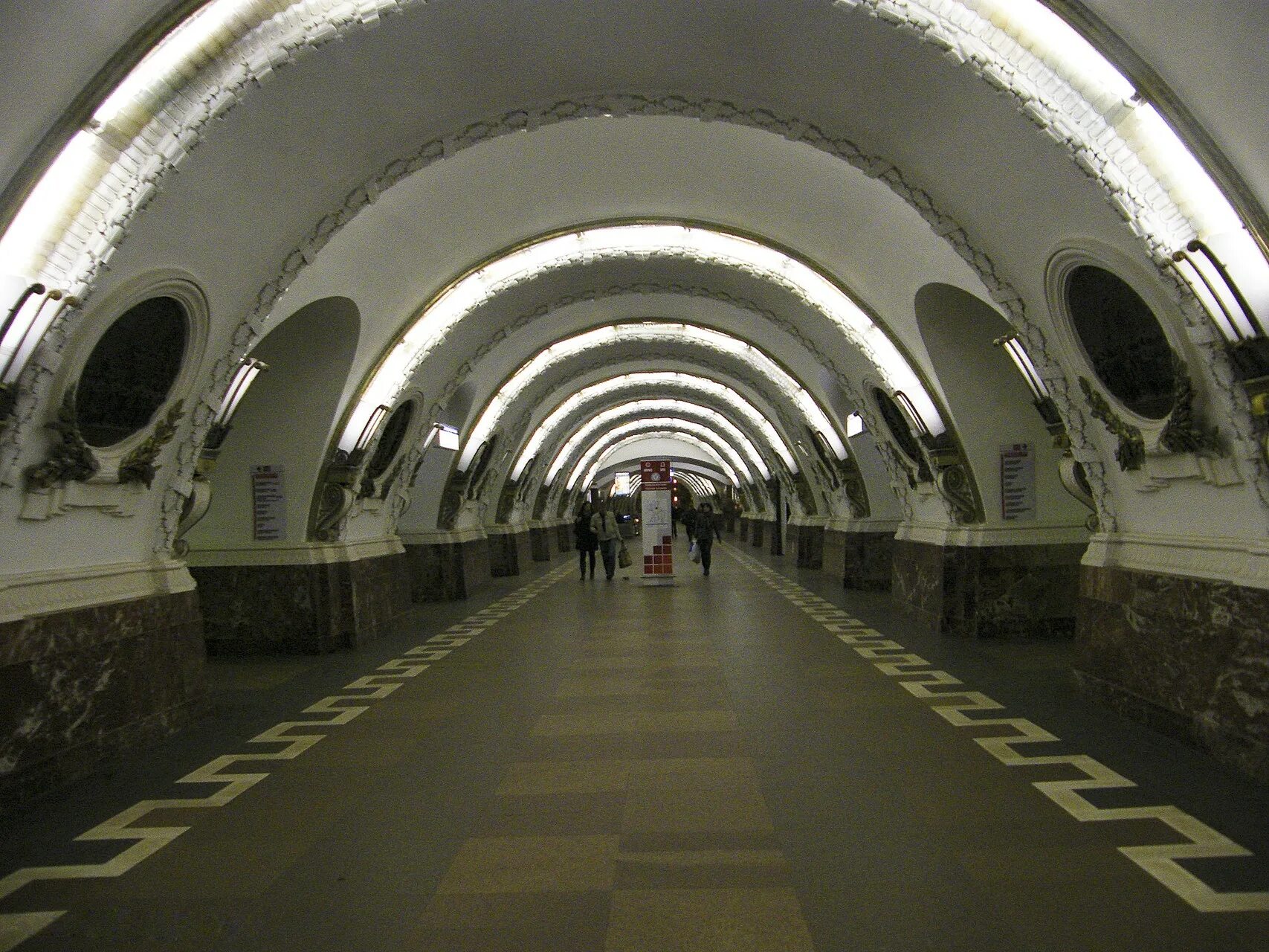 Режим работы станции метро площадь восстания. Станция метро восстания в санкт-петербурге. метро площадь восстания 1955. станция метро площадь восстания 2 санкт-петербург. станция восстание санкт петербург.