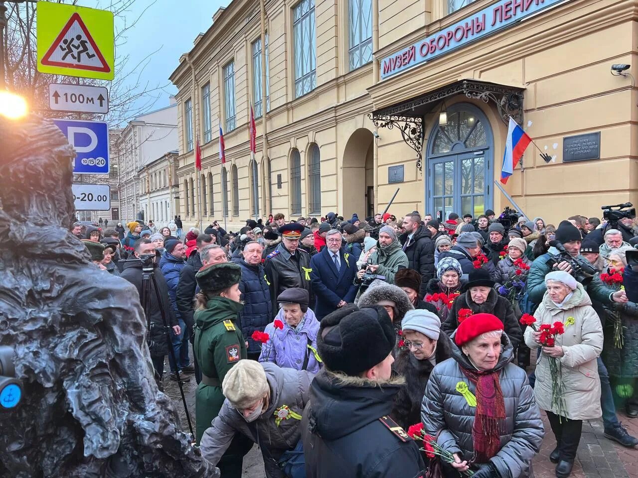 27 января 2023 г. Новый памятник блокадникам. Памятник на Соляном переулке. Памятник блокадным медикам. Памятник в Соляном переулке СПБ.