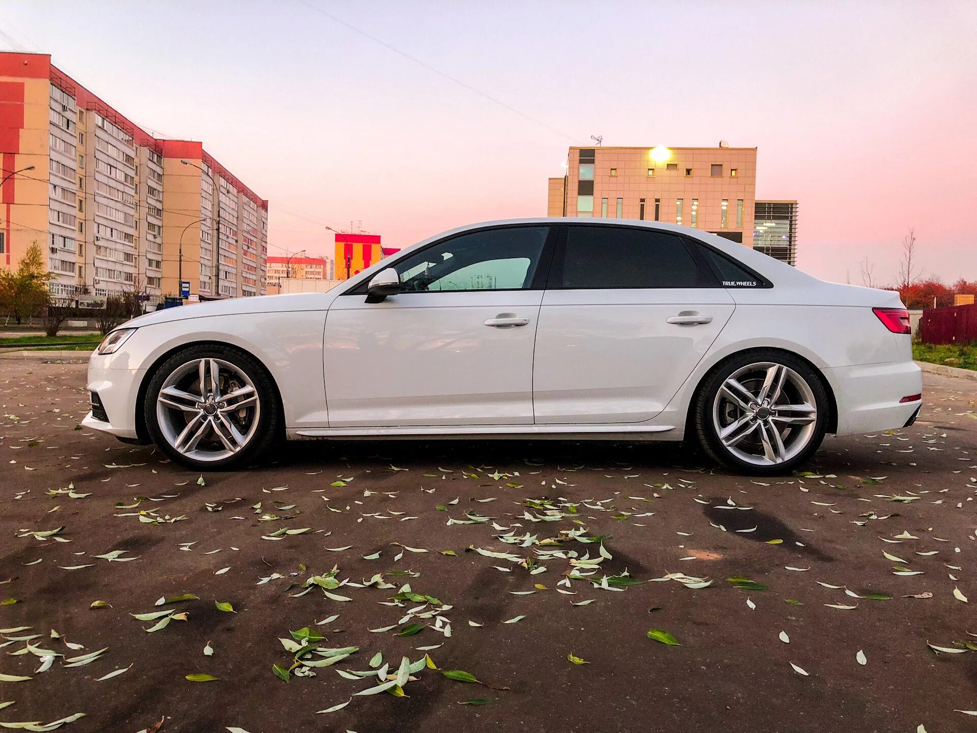 Audi a4 r19. Audi a4 b9 диски r19. Audi a4 r20. Ауди а4 диски r19. Купить а4 ростове